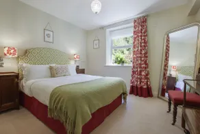 Edgcott House - Image 3