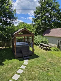 Aunt Beas -Pets, hot tub, wifi, fenced yard, grill - Image 4