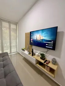 Modern apartment - Image 2