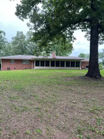 Beautiful Home with Lake Access - Image 3