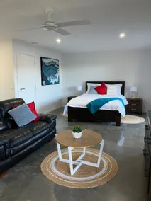 Bellbird Coastal Retreat - Image 3