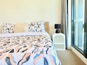 City View comfy CBD 1BR Apt Facing Mall & Parking - Image 2