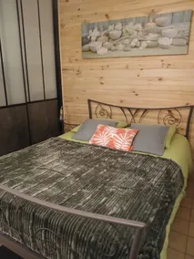 One-bedroom apartment with terrace - Image 2