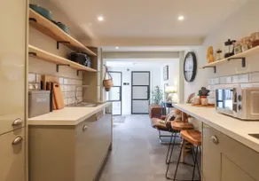 Artists Hideaway - Image 3
