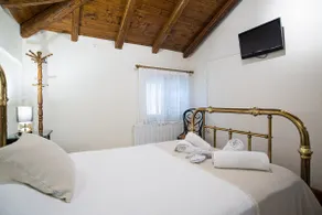 Cozy Attic Suite - Elia Apartments Chrisso - Image 2