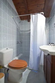Cozy Attic Suite - Elia Apartments Chrisso - Image 5