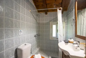 Cozy Attic Suite - Elia Apartments Chrisso - Image 4