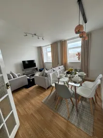 Tranquil Top-Floor Family Haven! - Image 2