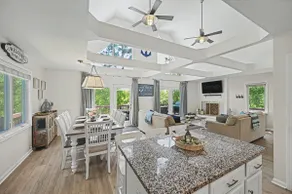 Lakefront Hot tub, dock, game room, kayaks & SUP - Image 2
