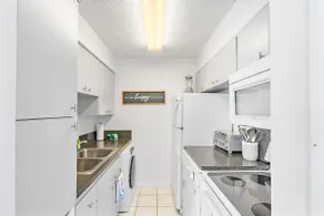 Upscale, cozy and coastal condo! - Image 4