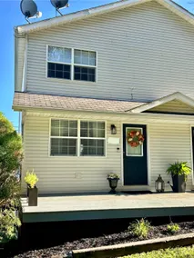 2BR 1.5 BA Townhouse with Riverviews - Image 5