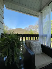 Anthracite AirBnB - Image 4