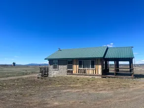 Charming cabin with scenic views - Image 2