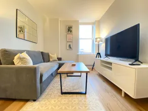Modern City Centre Flat with SuperKing Bed! - Image 3