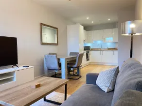 Modern City Centre Flat with SuperKing Bed! - Image 5
