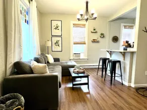 The Flat on 5th-walk to dt! - Image 3