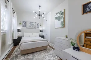 The Flat on 5th-walk to dt! - Image 2