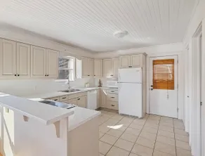 2 BR New London Riverside Chalet - Image 5