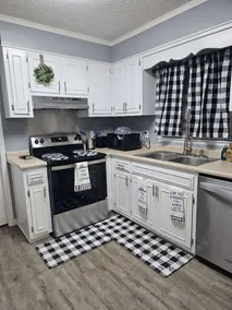 Cozy 5 BR 6 Beds Sleeps 11 W/Patio for Travelers - Image 3