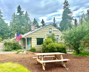 3B1B Hidden Gem with AC & Private Yard - Image 5