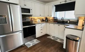 Luxury home with hot tub, PS5, EV, 75-inch 4k TV, & BBQ - Image 4