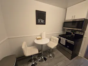 Welcome home 1 bedroom apt - Image 3