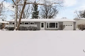 3 Bedroom Edgebrook Ranch Escape - Image 2