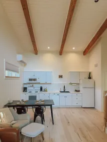 Maple Grove Guesthouse - Image 5
