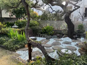 Entire house. Looking out over the Japanese-style garden, You can relax.Next to the supermarket. - Image 2