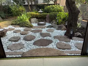 Entire house. Looking out over the Japanese-style garden, You can relax.Next to the supermarket. - Image 4