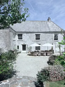 Jacobean Farmhouse, sleeps 10 guests, pet friendly - Image 2