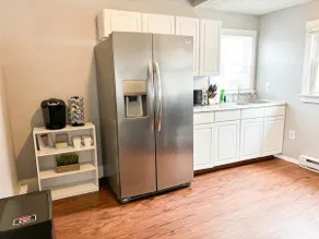 Stylish 2-Bedroom duplex in prime location! - Image 3