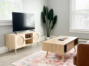 Stylish 2-Bedroom duplex in prime location! - Image 2