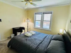 3BR Vintage Apt • Back Yard• Walk to McKinley Park - Image 5