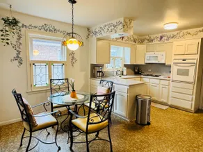 3BR Vintage Apt • Back Yard• Walk to McKinley Park - Image 4