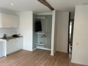 Modern apartment above restaurant - Image 3