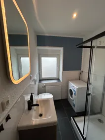 Modern apartment above restaurant - Image 2