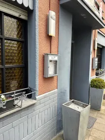 Modern apartment above restaurant - Image 5