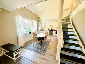 Newly renovated 2-story house - Image 3