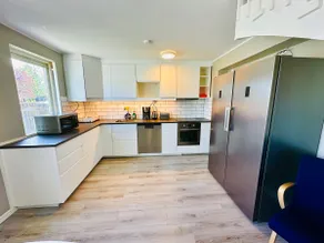 Newly renovated 2-story house - Image 2