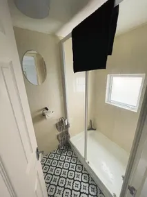 Private Pet Friendly 1 Bedroom Lodge With Parking - Image 5