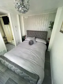 Private Pet Friendly 1 Bedroom Lodge With Parking - Image 4