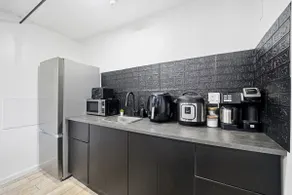 Garage Loft Converted Apt with free street parking - Image 3