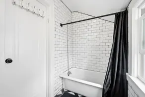 Garage Loft Converted Apt with free street parking - Image 5