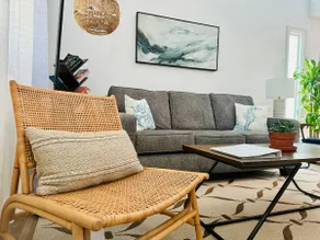 Walk to Beach / King Bed Loft/ Sleeps 4/ Parking - Image 5