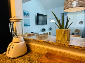 Walk to Beach / King Bed Loft/ Sleeps 4/ Parking - Image 4