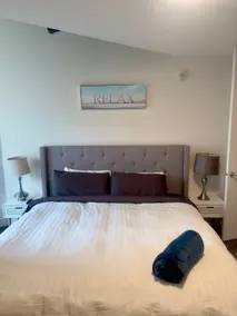 King bed, Modern Suites, 2mins from Rogers - Image 2