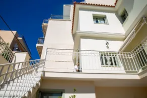 Neoclassical Portfront Spacious Residence - Image 3