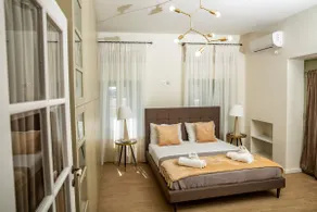 Neoclassical Portfront Spacious Residence - Image 4