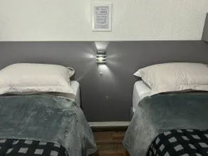 3 Bedrooms, 7 Beds, Best Value, Safe Location - Image 2